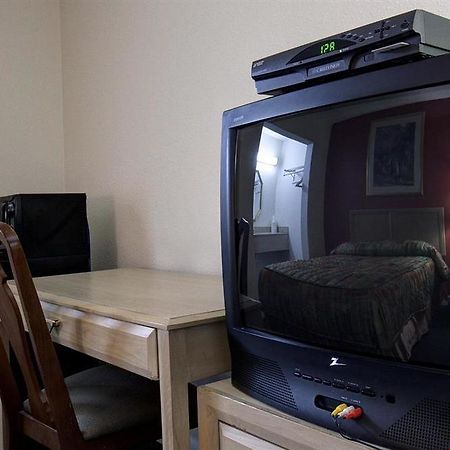 Americas Best Value Inn - Port Jefferson Station - Long Island Zimmer foto